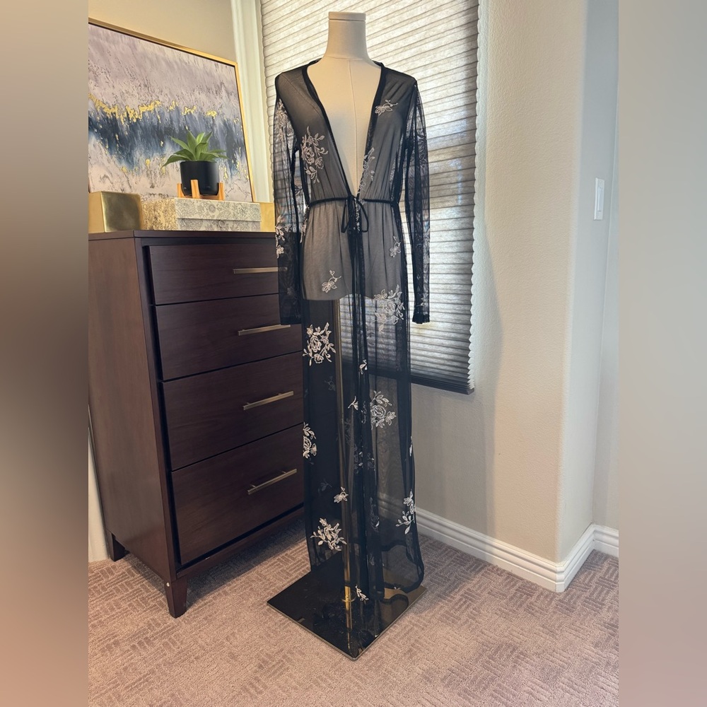 Woman's Forever 21 Black SHEER MESH DUSTER CARDIGAN. Size L